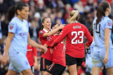 Manchester United takımından Ona Batlle, Manchester United 'ın 3 Aralık 202' de Manchester United Women vs Aston Villa Women maçında 4-0 'lık skoru kutluyor.