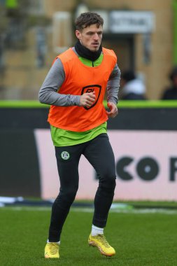 Forest Green Rovers 'dan Josh March # 28, maç öncesi ısınma maçı öncesinde Forest Green Rovers - Cambridge United maçında The New Lawn, Nailsworth, İngiltere, 3 Aralık 202
