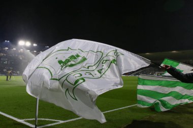 Genç Plymouth Argyle taraftarları 2 Aralık 202 'de İngiltere' nin Plymouth kentinde oynanan Sky Bet 1 karşılaşmasında Plymouth Argyle 'a karşı Port Vale maçında bayrak sallıyor.