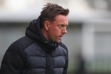 Ian Burchnall, New Lawn, Nailsworth, İngiltere 'de 3 Aralık 202' de oynanan Sky Bet 1 karşılaşmasında Forest Green Rovers ve Cambridge United takımının teknik direktörü.