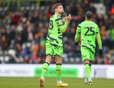 Forest Green Rovers 'dan Josh March # 28, 3 Aralık 202' de The New Lawn, Nailsworth, Birleşik Krallık 'ta oynanan Sky Bet League 1 karşılaşmasında yerini aldı.