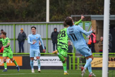 Forest Green Rovers 'dan Josh March 28, 3 Aralık 202' de The New Lawn, Nailsworth, Birleşik Krallık 'ta oynanan Sky Bet League 1 maçında gol atma hedefini kutluyor.