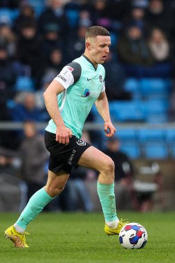Portsmouth FC takımının Colby Bishop 'u, 4 Aralık 202' de Adams Park, High Wycombe, Birleşik Krallık 'ta Wycombe Wanderers-Portsmouth maçında Wycombe ile karşılaştı.