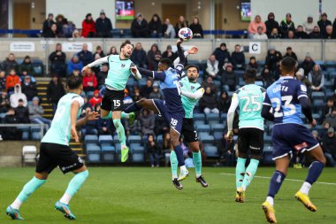 Portsmouth FC 'den Owen Dale (Blackpool' dan kiralanarak), 4 Aralık 202 'de Adams Park, High Wycombe, İngiltere' de Wycombe Wanderers 'a karşı oynanan 1.