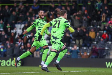 Forest Green Rovers 'dan Connor Wickham 3 Aralık 202' de The New Lawn, Nailsworth, Birleşik Krallık 'ta oynanan Sky Bet 1 karşılaşmasında 2-1' lik galibiyet golünü kutluyor.