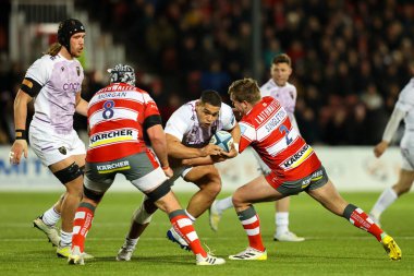 Northampton Saints 'ten Sam Matavesi, Gloucester Premiership maçında Gloucester Rugby Northampton Saints' e karşı 3 Aralık 202 'de Kingsholm Stadyumu, Gloucester, İngiltere' de oynanan karşılaşmada Gloucester Rugby 'li Jack Singleton' a yenildi.