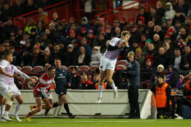 Northampton Saints 'ten James Ramm, 3 Aralık 202' de Kingsholm Stadyumu 'nda oynanan Gallagher Premiership maçında Gloucester-Northampton Saints maçında bir hava topu yakalamak için zıplıyor.