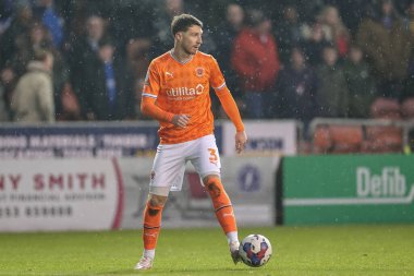Blackpool 'un James Husband # 3' ü 10 Aralık 2022 'de Bloomfield Road, Blackpool' da oynanan Blackpool-Birmingham maçında maç yapıyor.