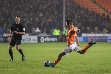 Blackpool 'dan Callum Connolly 10 Aralık 2022' de Blackpool 'da Birmingham City' ye karşı oynanan Gökyüzü İddia Şampiyonası maçında gol atarken görülüyor.