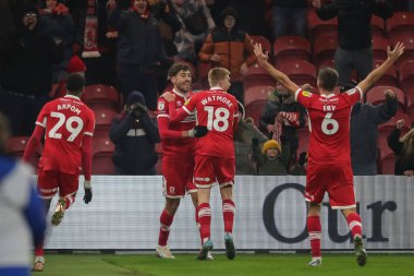 Middlesbrough 'dan 25 numaralı Matt Crooks takım arkadaşlarıyla golünü kutluyor ve Sky Bet Şampiyonası' nın ikinci yarısında Middlesbrough - Luton Town Riverside Stadyumu, Middlesbrough, Birleşik Krallık, 10.12.2022