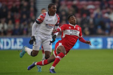 Middlesbrough 'dan Isaiah Jones 10 Aralık 2022' de Middlesbrough, İngiltere 'deki Riverside Stadyumu' nda oynanan Gök İddia Şampiyonası 'nda # 29 numaralı Luton Town maçı sırasında Amarii Bell' in faul yapmasına neden oldu.