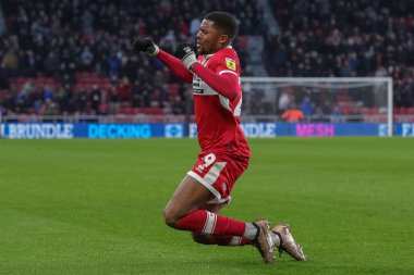 Middlesbrough 'dan Chuba Akpom 29 numara golünü kutluyor ve 10 Aralık 2022' de Middlesbrough, İngiltere 'deki Riverside Stadyumu' nda oynanan Sky Bet Şampiyonası 'nın ilk yarısındaki skoru 1-1' e çıkarıyor.