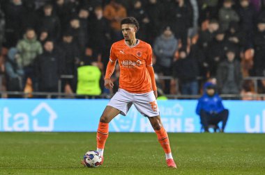 Blackpool 'dan Rhys Williams # 15, 10 Aralık 2022' de İngiltere, Bloomfield Road 'da Blackpool-Birmingham City maçında maç yapıyor.