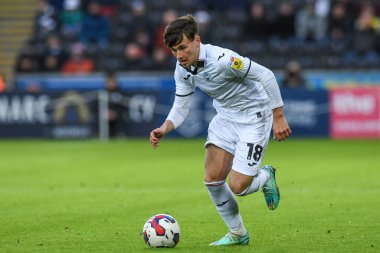 Luke Cundle # 18 Swansea City Sky Bet Şampiyonası maçında Swansea City Norwich City 'ye karşı Swansea.com Stadyumu, Swansea, İngiltere, 10 Aralık 2022