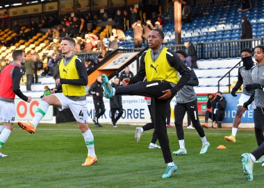 Plymouth Argyle kanadı Mickel Miller (14), 10 Aralık 2022 'de İngiltere' nin Cambridge şehrinde oynanan Cambridge United - Plymouth Argyle maçında ısınmaya başladı.