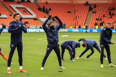 Blackpool 'dan Dominic Thompson # 23, 10 Aralık 2022' de Blackpool, Blackpool 'da oynanan Blackpool-Birmingham City maçında oynanan maç öncesi ısınma maçında.