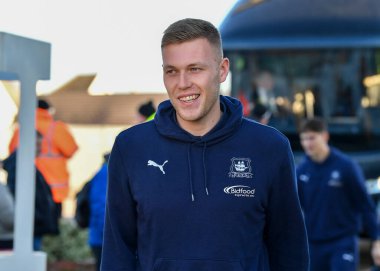 Plymouth Argyle orta saha oyuncusu Sam Cosgrove (16), Cambridge United - Plymouth Argyle maçında 10 Aralık 2022 'de Abbey Stadyumu' na geldi.