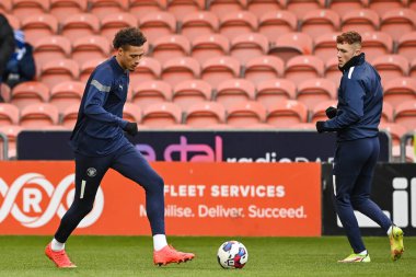 Blackpool 'dan Rhys Williams # 15 maç öncesi ısınma maçı sırasında Blackpool - Birmingham City maçı, Bloomfield Road, Blackpool, İngiltere, 10 Aralık 2022