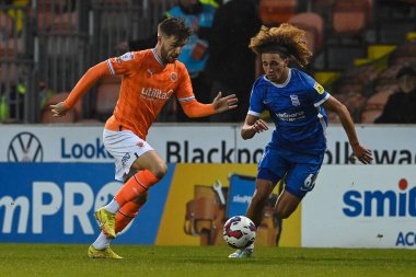Blackpool 'dan Luke Garbutt 10 Aralık 2022' de Blackpool 'un Bloomfield Road, Blackpool' da oynanan Blackpool-Birmingham maçında maç sırasında oyunda.