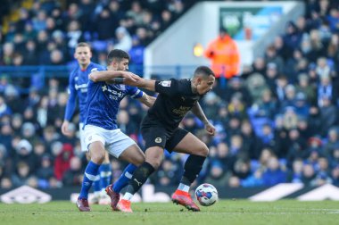 Peterborough United 'dan Jonson Clarke-Harris 10 Aralık 2022' de Ipswich Town, Ipswich Road, Ipswich 'te Ipswich Town' a karşı Peterborough maçında Ipswich Town 'dan Sam Morsy # 5' in mücadelesini durdurdu.