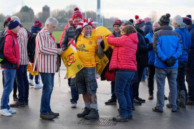 Ulster Rugby taraftarları, 11 Aralık 2022 'de İngiltere' nin Eccles kentindeki AJ Bell Stadyumu 'nda oynanan Avrupa Şampiyonlar Kupası B karşılaşmasından önce geldiler.