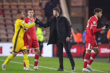 Middlesbrough teknik direktörü Zack Steffen 'i 10 Aralık 2022' de Middlesbrough, Middlesbrough 'da Middlesbrough-Luton Town maçından sonra tebrik ediyor.