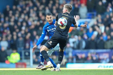 Ipswich Town 'dan 19 numaralı Kayden Jackson, 10 Aralık 2022 tarihinde Ipswich Road, Ipswich, İngiltere' de oynanan Sky Bet 1 karşılaşmasında topu geçti.