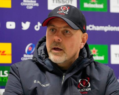 Dan McFarland Ulster Rugby Teknik Direktörü Avrupa Şampiyonlar Kupası B Grubu Satış Köpekbalıkları Ulster Rugby 'ye karşı AJ Bell Stadyumu, Eccles, 11 Aralık 2022' de oynanan karşılaşmada kazandığı 0-39 mağlubiyet sonrasında basına konuştu.