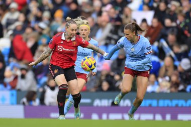 Manchester United 'dan Leah Galton # 11 ve Manchester City' den Kerstin Casparij # 2 FA Kadınlar Süper Ligi karşılaşmasında Manchester City United Women - Etihad Campus, Manchester, İngiltere