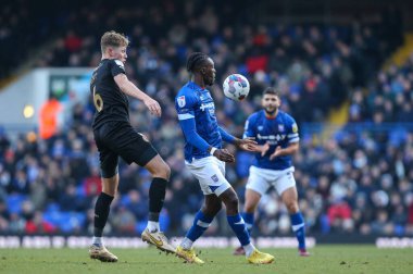 Ipswich Town 'dan Freddie Ladapo 10 Aralık 2022' de Ipswich Road, Ipswich, İngiltere 'de oynanan Ipswich Town-Peterborough maçında topu kontrol ediyor.