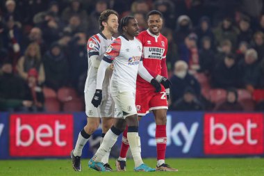 Luton Town 'dan Amarii Bell # 29 Middlesbrough' lu Chuba Akpom # 29 ile tartışırken, Middlesbrough - Luton Town - Riverside Stadyumu, Middlesbrough, Birleşik Krallık, 10 Aralık 2022