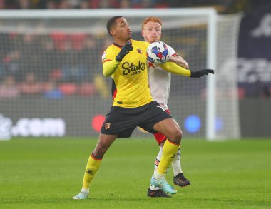 Watford # 10 'dan Joo Pedro 11 Aralık 2022' de Watarage Road, Watford, İngiltere 'de oynanan Sky Bet Şampiyonası maçında Hull City' den Ryan Woods 'u durdurdu.