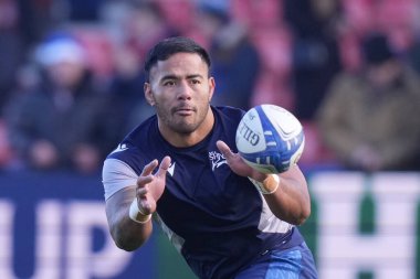 Manu Tuilagi # 12 of Sale Sharks Avrupa Şampiyonlar Kupası B Grubu karşılaşmasından önce ısınıyor Sale Sharks Ulster Rugby 'ye karşı AJ Bell Stadyumu, Eccles, İngiltere, 11 Aralık 2022