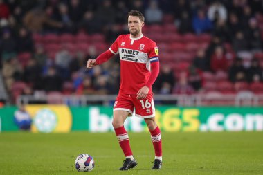 Middlesbrough 'dan Jonathan Howson 10 Aralık 2022' de Middlesbrough, Middlesbrough 'a karşı Luton Town' da oynanan Gökyüzü İddia Şampiyonası maçında topun üzerinde.