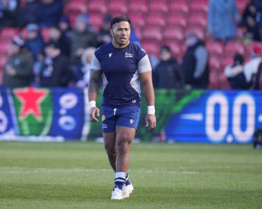 Manu Tuilagi # 12 of Sale Sharks Avrupa Şampiyonlar Kupası B Grubu karşılaşmasından önce ısınıyor Sale Sharks Ulster Rugby 'ye karşı AJ Bell Stadyumu, Eccles, İngiltere, 11 Aralık 2022