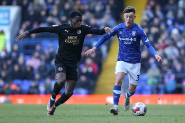 Ipswich Town 'dan Cameron Humphreys 10 Aralık 2022 tarihinde Ipswich Road, Ipswich, İngiltere' de Ipswich Town ile Peterborough arasında oynanan Sky Bet 1 karşılaşmasında top üzerinde.