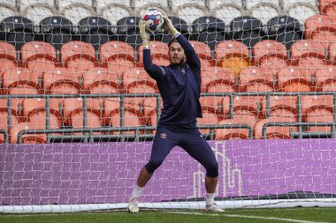 Blackpool 'dan Chris Maxwell # 1. Maç öncesi ısınma maçı sırasında Blackpool - Birmingham City maçı, Bloomfield Road, Blackpool, İngiltere, 10 Aralık 2022