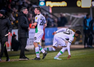 Plymouth Argyle tam geri Bali Mumba (17), 10 Aralık 2022 tarihinde Abbey Stadyumu, Cambridge, İngiltere 'de oynanan Cambridge United - Plymouth Argyle maçında Plymouth orta saha oyuncusu Adam Randell' in yerine geçmiştir.