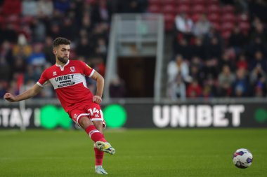 Middlesbrough 'dan Tommy Smith 10 Aralık 2022' de Middlesbrough, Middlesbrough-Luton Stadyumu 'nda oynanan Sky Bet Şampiyonası maçında topun üstündeydi.