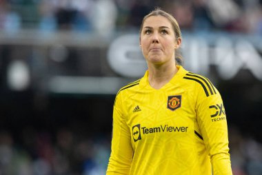 Manchester United 'ın 27 numaralı Mary Earps, 11 Aralık 2022' de Etihad Stadyumu 'nda Manchester City Women vs Manchester United Women maçında tepki gösterdi.