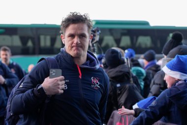 Ulster Rugby 'den Billy Burns, Avrupa Şampiyonlar Kupası B Grubu Satış Köpekbalıkları Ulster Rugby maçından önce 11 Aralık 2022' de AJ Bell Stadyumu, Eccles, İngiltere 'de stadyuma geldi.