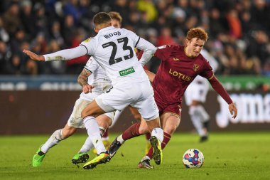Norwich City 'den Josh Sargent # 24, Swansea City' nin Swansea City 'ye karşı Norwich City maçında Swansea City' nin 10 Aralık 2022 'de Swansea.com Stadyumu' nda Nathan Wood # 23 'ü aldı.