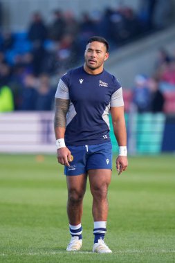 Manu Tuilagi # 12 of Sale Sharks Avrupa Şampiyonlar Kupası B Grubu karşılaşmasından önce ısınıyor Sale Sharks Ulster Rugby 'ye karşı AJ Bell Stadyumu, Eccles, İngiltere, 11 Aralık 2022