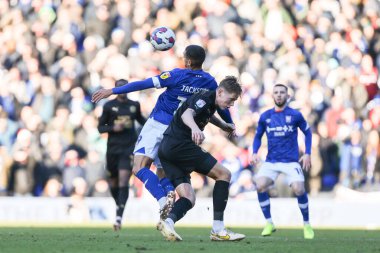 Ipswich Town 'dan Kayden Jackson # 19 ve Peterborough United' dan Frankie Kent # 6 Gök İddia Ligi 1 karşılaşmasında top için Ipswich Town - Peterborough Portman Road, Ipswich, Birleşik Krallık, 10 Aralık 2022