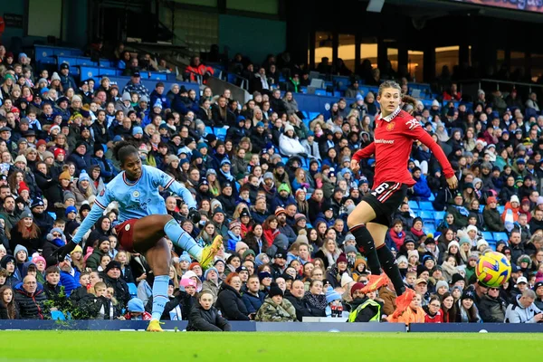 stock image Khadija Shaw #21 of Manchester City crosses the ball during of the The FA Women's Super League match Manchester City Women vs Manchester United Women at Etihad Campus, Manchester, United Kingdom, 11th December 2022