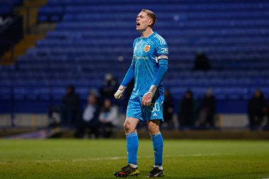 Manchester United takımının 30 numaralı oyuncusu, 13 Aralık 2022 'de Bolton Stadyumu' nda oynanan Papa John 's Trophy maçında Bolton Wanderers - Manchester United U21 maçında takım arkadaşlarına bağırdı.