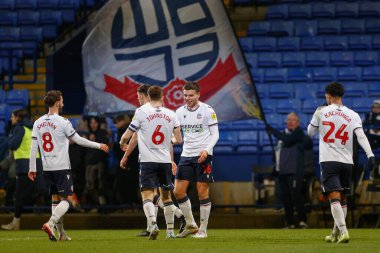 Bolton Wanderers 'dan Aaron Morley 13 Aralık 2022' de Bolton Stadyumu, Bolton Üniversitesi 'nde oynanan Papa John' s Trophy maçında 2-0 kazanma hedefini kutluyor.
