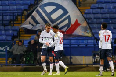 Bolton Wanderers 'dan Aaron Morley 13 Aralık 2022' de Bolton Stadyumu, Bolton Üniversitesi 'nde oynanan Papa John' s Trophy maçında 2-0 kazanma hedefini kutluyor.