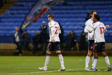 Bolton Wanderers 'dan Conor Bradley # 21 Papa John' s Trophy maçında Bolton Wanderers Manchester United U21 'e karşı 13 Aralık 2022' de Bolton Stadyumu 'nda 4-0' lık galibiyet golünü kutluyor.