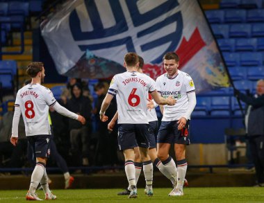 Bolton Wanderers 'dan Aaron Morley 13 Aralık 2022' de Bolton Stadyumu, Bolton Üniversitesi 'nde oynanan Papa John' s Trophy maçında 2-0 kazanma hedefini kutluyor.